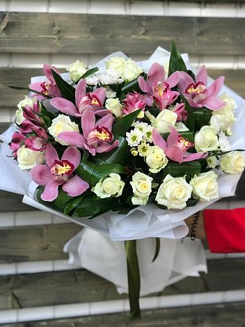 Букет цветов из: Розы и Хризантемы в Новом Городке