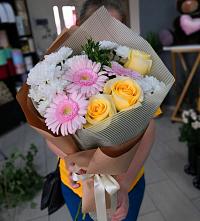 Букет цветов из:  Герберы, Розы и Хризантемы в Новом Городке