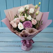 Букет цветов из:  Розы и Лизиантусы в Новом Городке