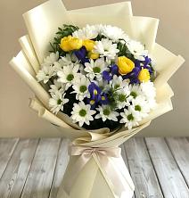 Букет цветов из:  Ирисы, Хризантемы и Розы в Новом Городке