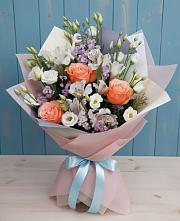 Букет цветов из:  Лизиантусы, Розы, Альстромерии и Гипсофила в Новом Городке