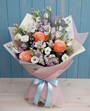 Букет цветов из:  Лизиантусы, Розы, Альстромерии и Гипсофила в Новом Городке