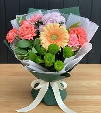 Букет цветов из:  Гвоздики, Розы, Герберы и Хризантемы в Новом Городке