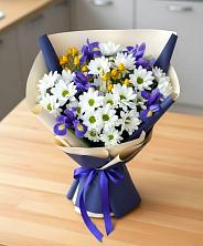 Букет цветов из:  Розы, Ирисы и Хризантемы в Новом Городке