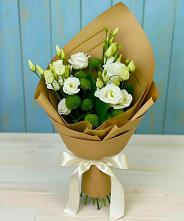 Букет цветов из:  Хризантемы и Лизиантусы в Новом Городке