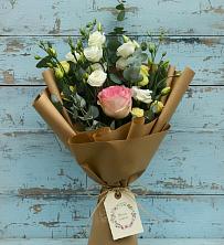Букет цветов из:  Розы и Лизиантусы в Новом Городке