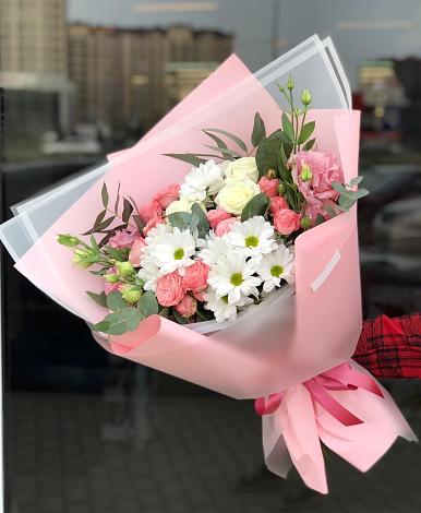Букет цветов из: Розы, Лизиантусы и Хризантемы в Новом Городке