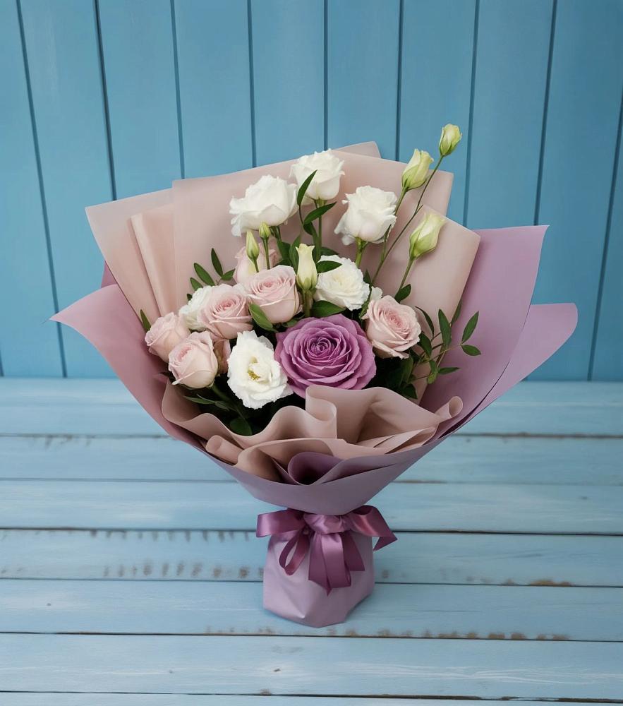 Букет цветов из: Розы и Лизиантусы в Новом Городке