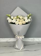 Букет цветов из:  Розы и Лизиантусы в Новом Городке